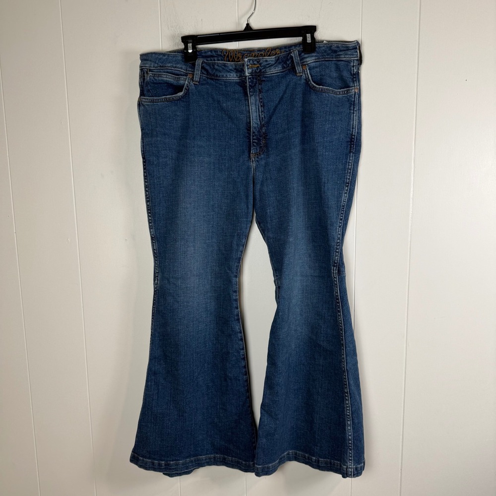 Wrangler Womens‎ Flare Jeans Medium Wash Embroidered Waist Size 35x30